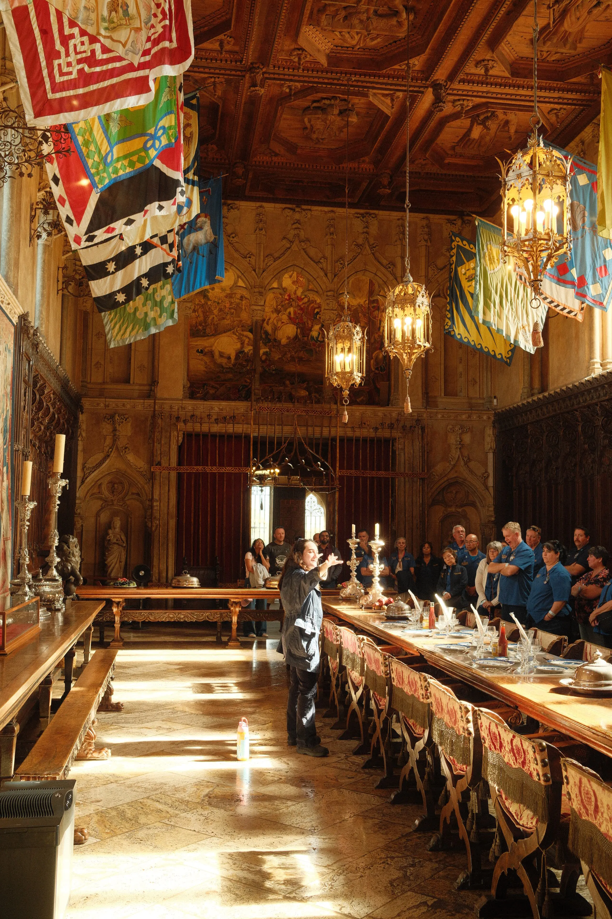 Guide in dining room